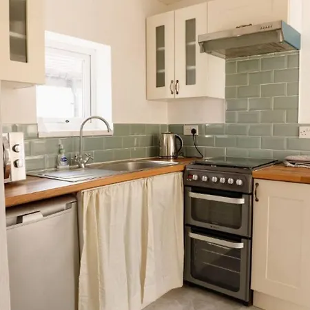Lovely, Cosy Beachside Cottage 1 - Perfect Location Llandudno Exterior photo