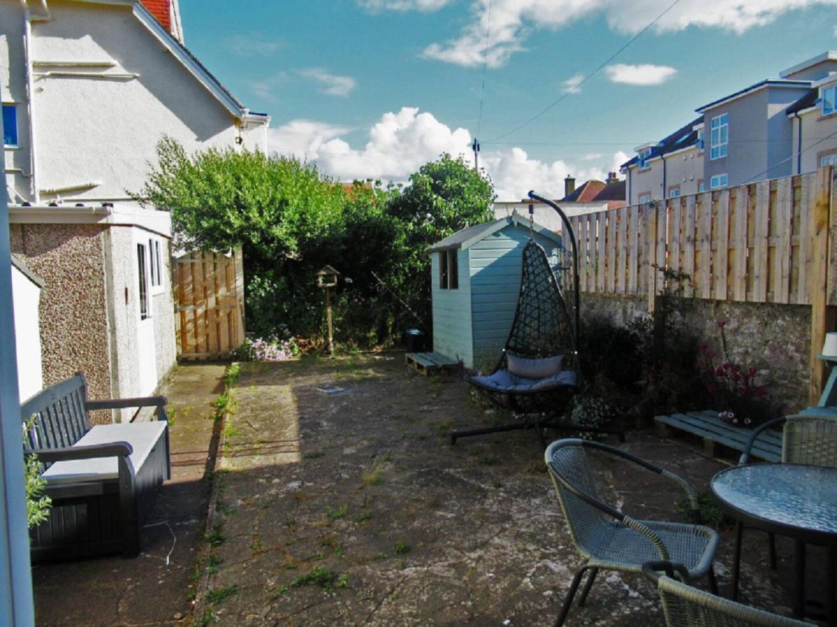 Lovely, Cosy Beachside 1 - Perfect Location Apartment *